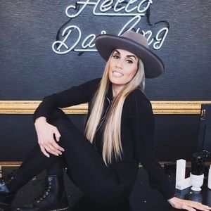 Meet your Posher, Deborah